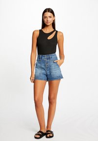 Morgan WITH OPENING ON SHOULDER - Top