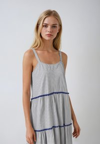 Noa Noa Vestito casual - art blue/offwhite