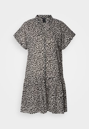 Rochie cu mâneci scurte, până la genunchi, dintr-un material ușor, având un imprimeu leopard alb-negru și o margine cu volane în straturi.