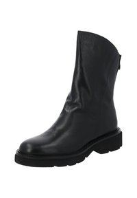 Botín de cuero negro hasta el tobillo con un acabado suave, puntera redondeada y suela de goma negra texturizada. Cuenta con un cierre lateral para ponerlo y quitarlo fácilmente.