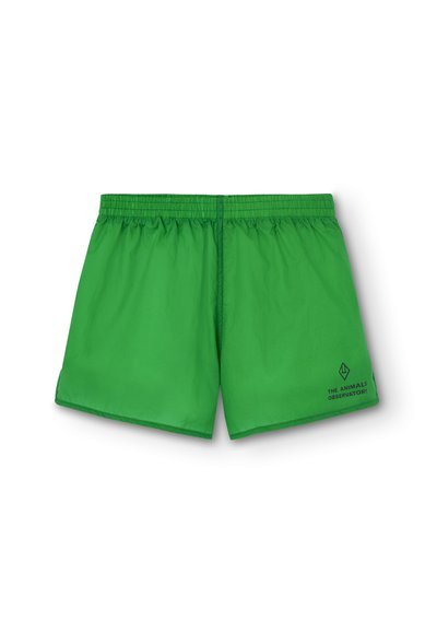 Shorts de bain verts avec une taille élastique et des fentes sur les côtés, arborant un logo noir en bas à droite. Matière lisse et légère.