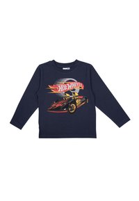Maglietta a maniche lunghe blu navy con grafica di una macchina da corsa nera con ruote gialle, accenti di fiamme rosse e gialle, e il testo "Hot Wheels".
