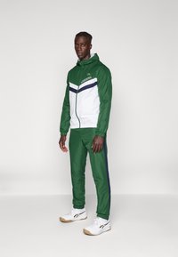 Lacoste Sport TRACKSUITS TRACK SET Tracksuit green/white/navy