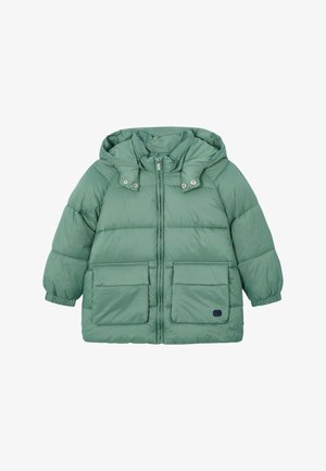 Giacca a piumino verde con cappuccio, chiusura con zip, due tasche frontali e polsini elasticizzati. Tessuto morbido trapuntato e design leggero.