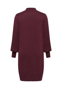 Bordeauxfarbenes Strickkleid mit einem strukturierten Muster an den Ärmeln, mit einem kragenförmigen Ausschnitt und langen Ärmeln, bis zur Mitte des Oberschenkels gesäumt.