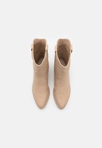 Call it Spring JANISS B.E.D FOAM - Bottines de cowboy / motard - ice