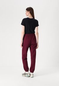 Gap Tall HERITAGE JOGGER - Verryttelyhousut - ruby wine