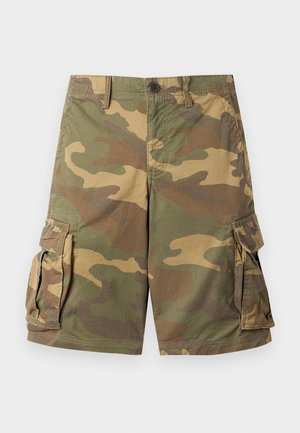 Kamuflasje cargo-shorts med knappelukking, beltehemper og klafflommer på hver side mot en hvit bakgrunn.