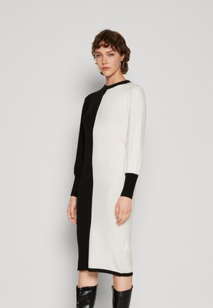 VIKERRY O NECK MIDI DRESS - Pletené šaty - black/cloud dancer