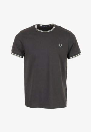 Koolgrijze korte mouw T-shirt met witte dubbele streep op kraag en mouwen, met een klein lauwerkranslogo op de linkerborst.