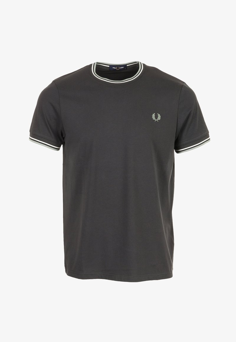 Koolgrijze korte mouw T-shirt met witte dubbele streep op kraag en mouwen, met een klein lauwerkranslogo op de linkerborst.