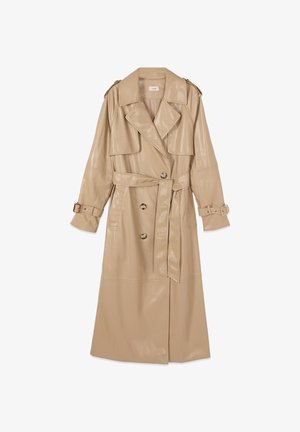 Beiger Trenchcoat aus Kunstleder mit doppelt geknöpftem Verschluss, tailliertem Gürtel, breiten Revers, Schulterklappen und geschnürten Manschetten.