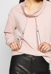 Armani Exchange Jersey con capucha - light pink