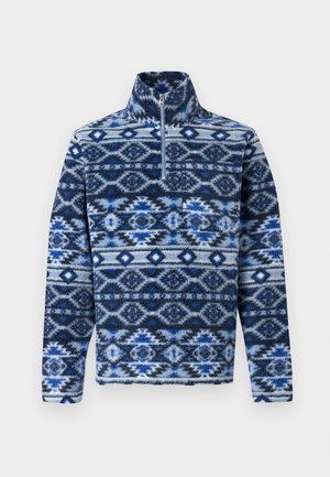 Fleece pullover met een hoge kraag, met een blauw en wit geometrisch patroon. Ritsdetail bij de hals en textuurstof.