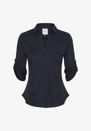 Granatowa koszula zapinana na guziki o dopasowanym kroju, z dwiema przednimi kieszeniami, z podwiniętymi rękawami i czarnymi guzikami na gładkim materiale.