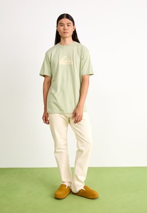 COMP LOGO UNISEX - Print T-shirt - desert sage