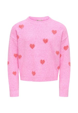 Blød lyserød langærmet sweater med rund halsudskæring med et mønster af små røde fnuggede hjerter spredt over stoffet.