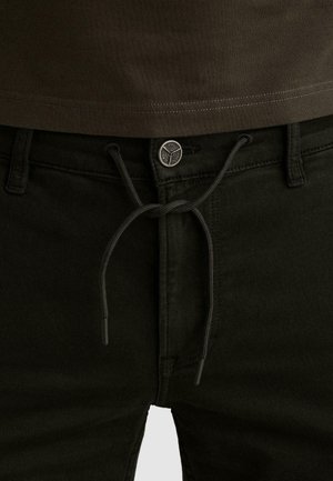 PME Legend, PME LEGEND - EXPEDIZOR REGULAR FIT CARGO SHORTS -  - /. - Šortky - black