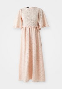 Largo vestido de encaje rosa con mangas cortas de globo, que presenta un patrón geométrico y una cintura ajustada. Textura suave y silueta fluida.