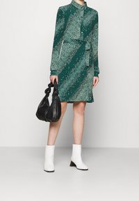 Vero Moda Skjortklänning - green