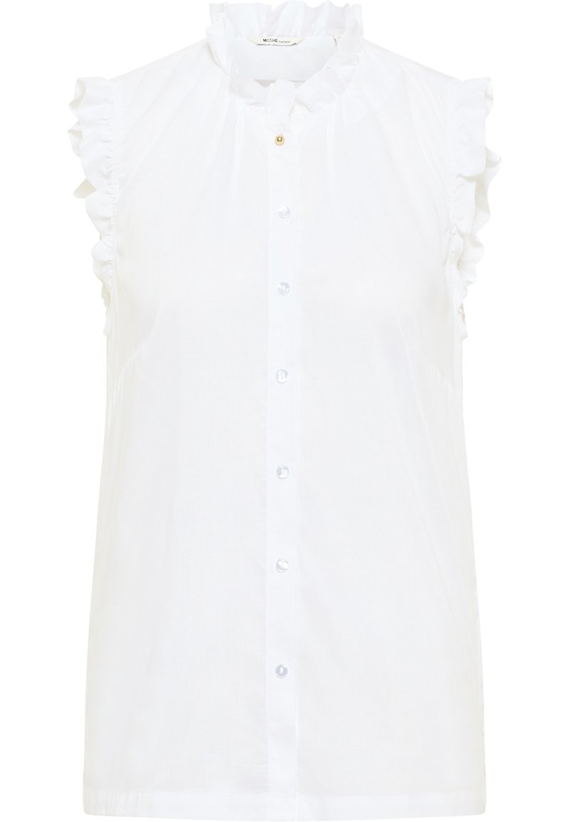 Blusa blanca sin mangas con cuello volante y costuras en los hombros, con un cierre frontal de botones y botones transparentes, y una textura suave.
