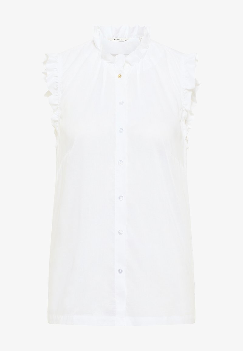 Blusa blanca sin mangas con cuello volante y costuras en los hombros, con un cierre frontal de botones y botones transparentes, y una textura suave.
