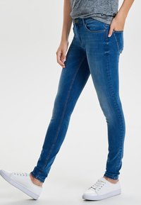 ONLY CARMEN - Jeans Skinny Fit - medium blue denim