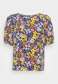 Blusa floral de manga curta com fundo azul-marinho, apresentando flores vibrantes em amarelo, rosa e branco. Tecido leve com um corte solto.