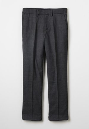 Dunkelgraue formelle Hose mit Gürtelschlaufen, Vordertaschen und einer maßgeschneiderten Bügelfalte an jedem Bein auf einfachem weißem Hintergrund.