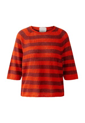 Rood en donkerrood horizontaal gestreepte korte mouw gebreide trui met een ronde halslijn en een relaxte pasvorm.