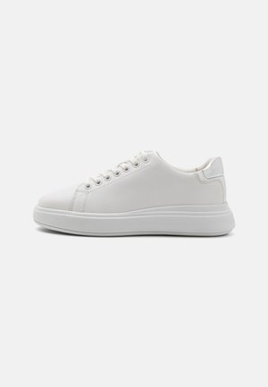 Sneakers - white