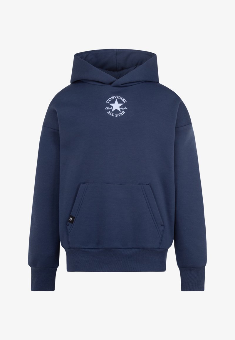 Sötétkék kapucnis pulóver, puha pamut keverékből készült, elülső zsebbel, bordázott mandzsettákkal és elasztikus aljjal, fehér logónyomattal a mellkason.