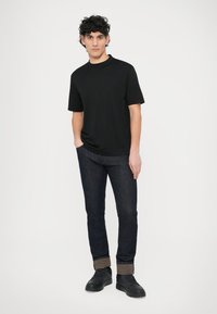 Emporio Armani Basic póló - black beauty