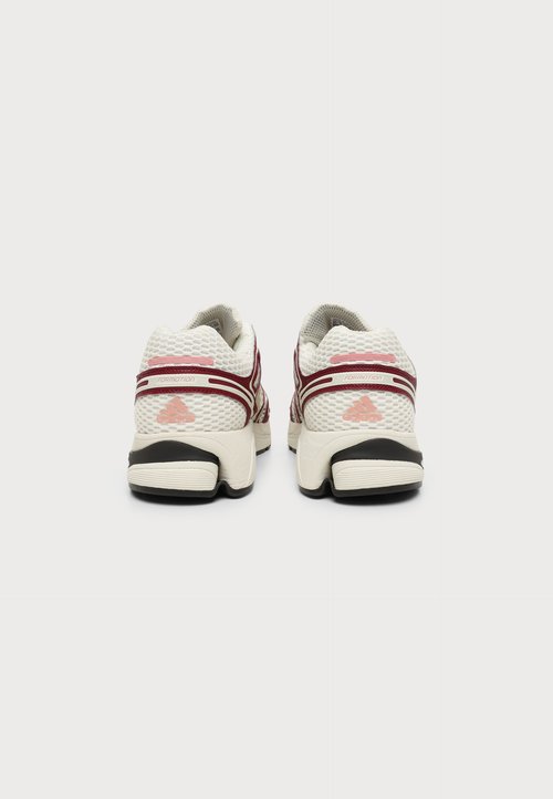 adidas ADISTAR CONTROL 5 UNISEX - Trainers - cloud white/ice gold-coloured metallic/off white — photo 3