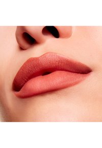 MAC POWDER KISS VELVET BLUR SLIM STICK - Lippenstift - all-star anise