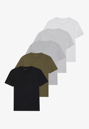 Pięć t-shirtów z okrągłym dekoltem w kolorach czarnym, oliwkowym, jasnoszarym, ciemnoszarym i białym. Wykonane z miękkiego materiału, z krótkimi rękawami i luźnym krojem.