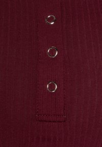 Pieces PCKITTE - Pamata T-krekls - tawny port
