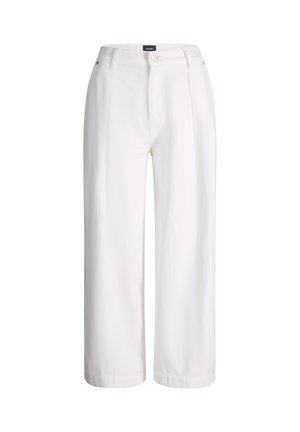 Weiße Hosen mit weitem Bein und Vorderfalten, Knopf- und Reißverschluss, Gürtelschlaufen und kleinem schwarzen Markenlabel am Bund.