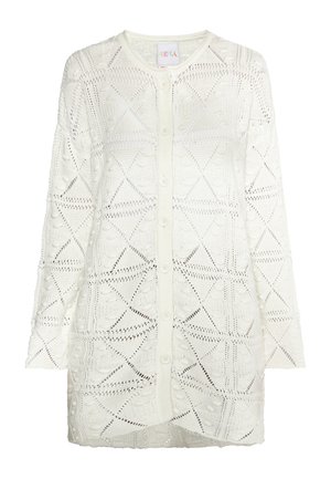 Cárdigan blanco de punto con un patrón geométrico, mangas largas, cuello redondo y cierre de botones en el frente. Tejido texturizado.