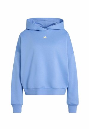 Jasnoniebieska bluza z kapturem na długi rękaw, z logo z przodu, ściągaczami na rękawach i u dołu oraz szerokim kapturem, prezentowana na białym tle.