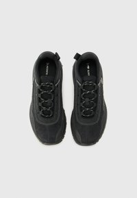 Lacoste Tenisky - black