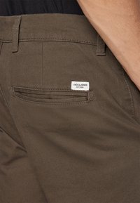 Jack & Jones JPSTMARCO JJDAVE NOOS - Chino - wren