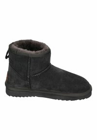 Schwarze Wildleder-Stiefelette mit einer weichen grauen Fellfutter, seitlichen Nähdetails und einer strukturierten Gummisohle. Verfügt über eine Schlaufe an der Rückseite.