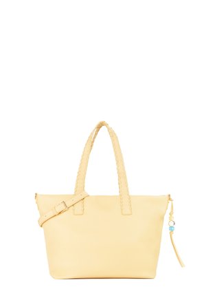 Gelbe Leder-Tote mit geflochtenen Griffen, einem abnehmbaren Riemen und einem dezenten glänzenden Finish. Verfügt über einen Reißverschluss und einen Quastenakzent.