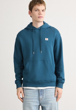 BADGE HOODIE - Sportinis megztinis - navy teal