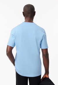 Lacoste BRODÉ FABRIQUÉ EN FRANCE - T-shirt imprimé - bleu