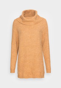 Maglione arancione in maglia a coste con collo alto, maniche lunghe e ampio colletto piegato, caratterizzato da una vestibilità leggermente rilassata e spaccature laterali.