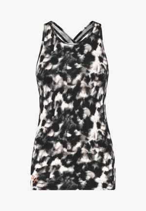 Schwarzes und weißes abstraktes Druck-Tank-Top, mit einem Racerback-Design, aus weichem Stoff, mit dünnen Trägern und subtilen Logodetails in Orange.