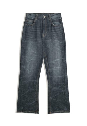 Jean en denim bleu foncé avec une coupe droite, poches avant et fermeture par bouton, présenté à plat sur fond blanc.