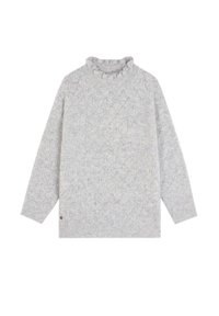 Suéter de punto gris claro con cuello tipo mock, patrón de diamante texturizado, hombros caídos y puños y dobladillo acanalados. Brillo sutil.